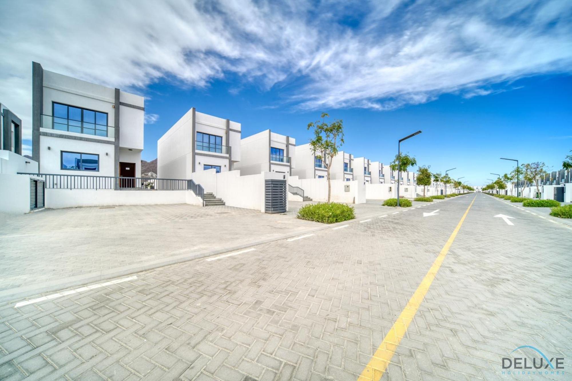 Limited Offer 3br With Bbq, Pool & Relaxing Views By Deluxe Homes Apartment *