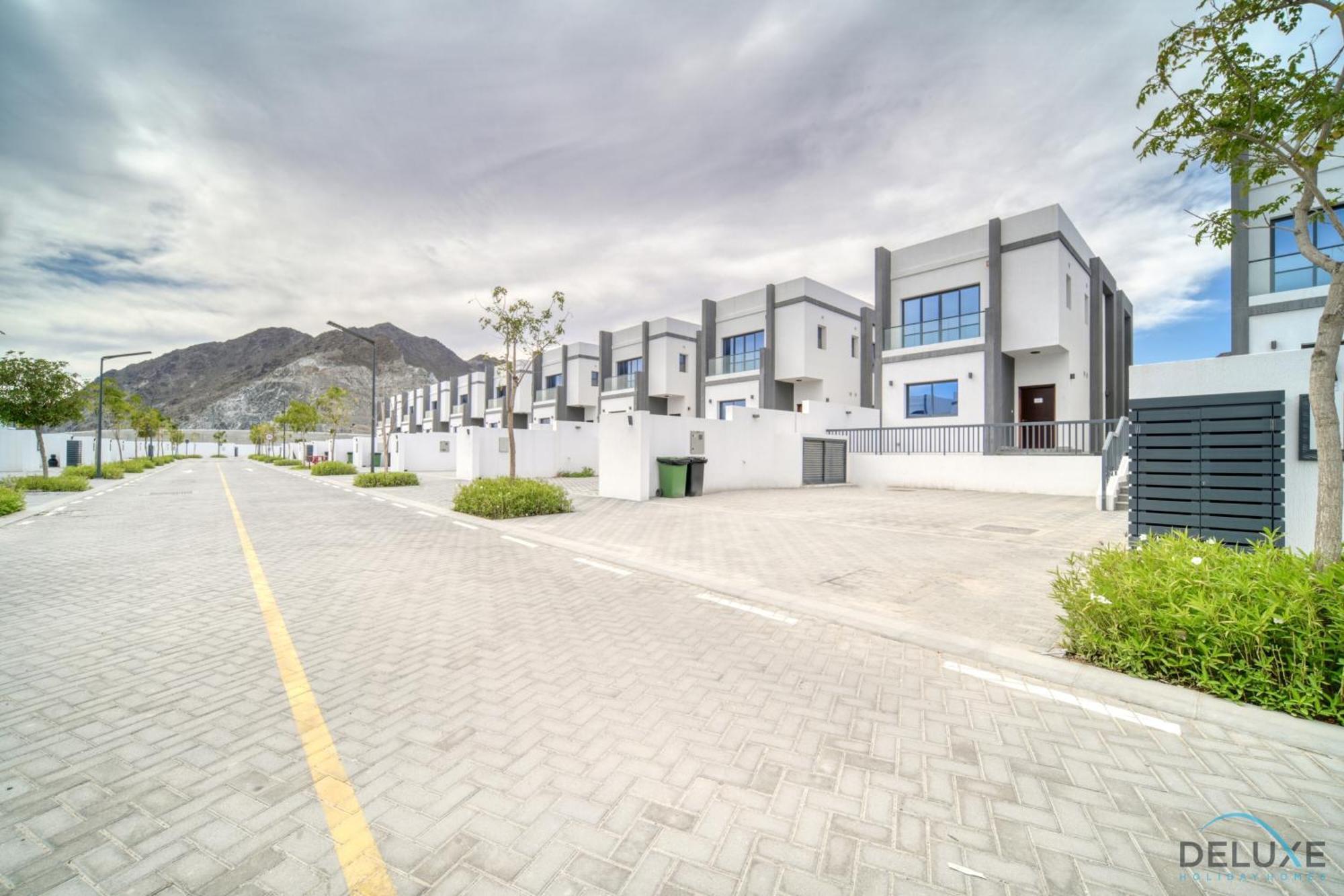 Limited Offer 3br With Bbq, Pool & Relaxing Views By Deluxe Homes Apartment *